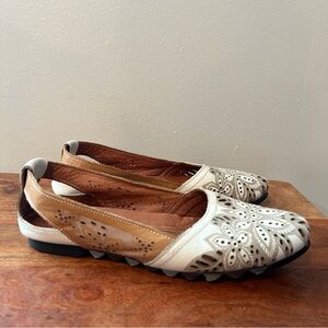 Women’s Spring Step Slip On Sandal Size 37 Leather Cream Brown Flowers